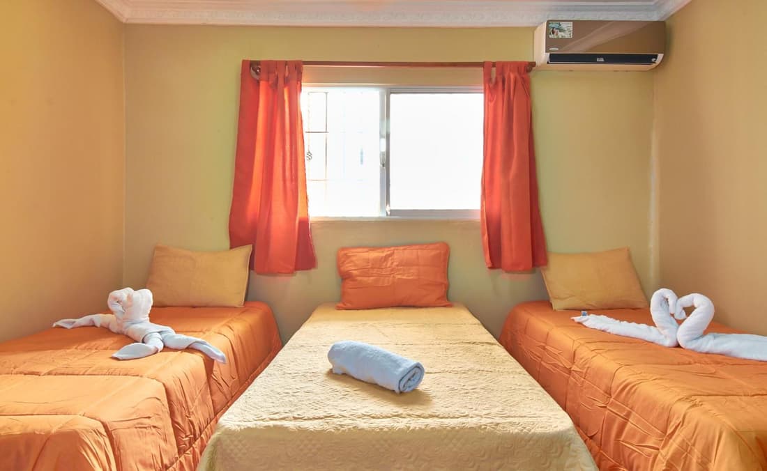1-Bedroom Apartment with 3 Single Beds Near SDQ Airport Fast Wi-Fi Pa