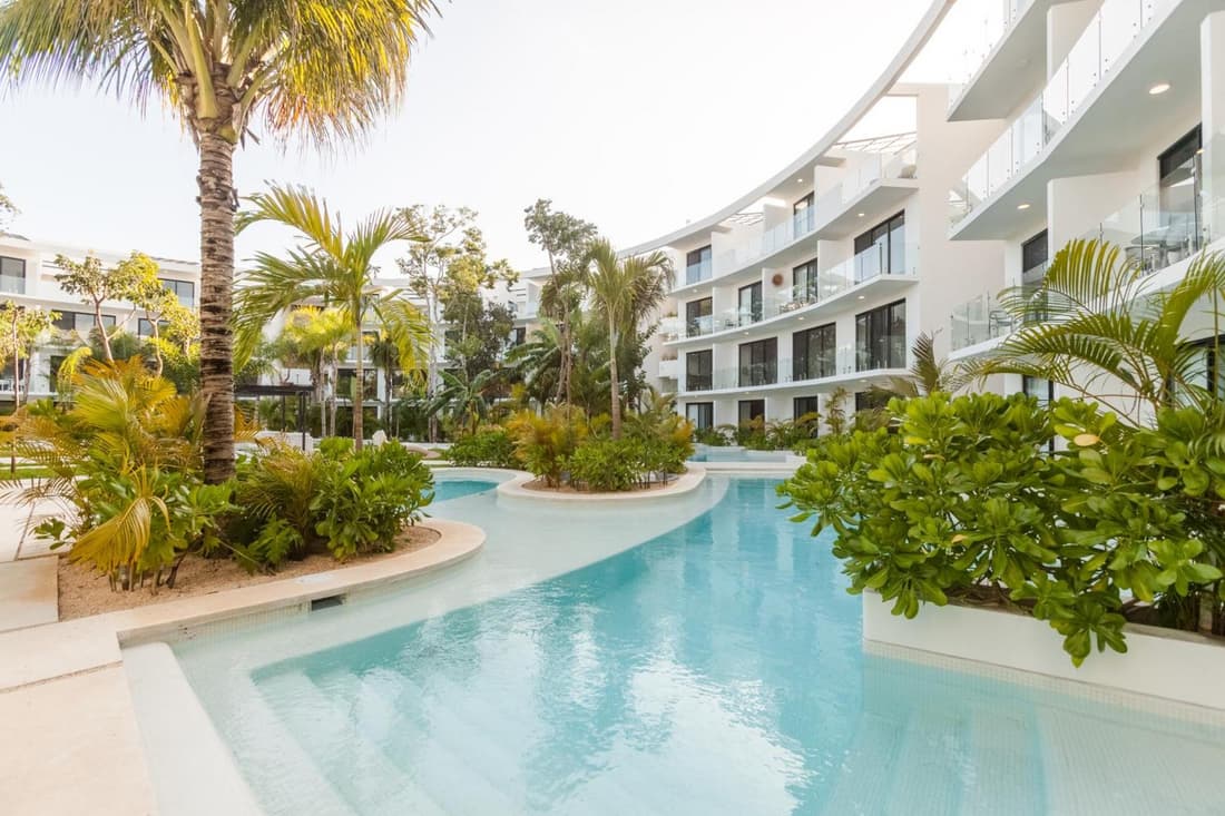 Your place in Town with Pool, coworking and gym located at Central Park Lagunas