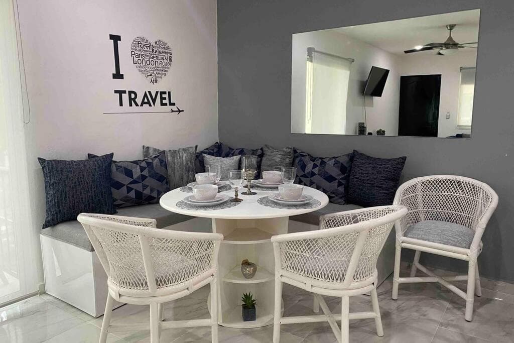 Bright Luxury Apartment with swimming pool