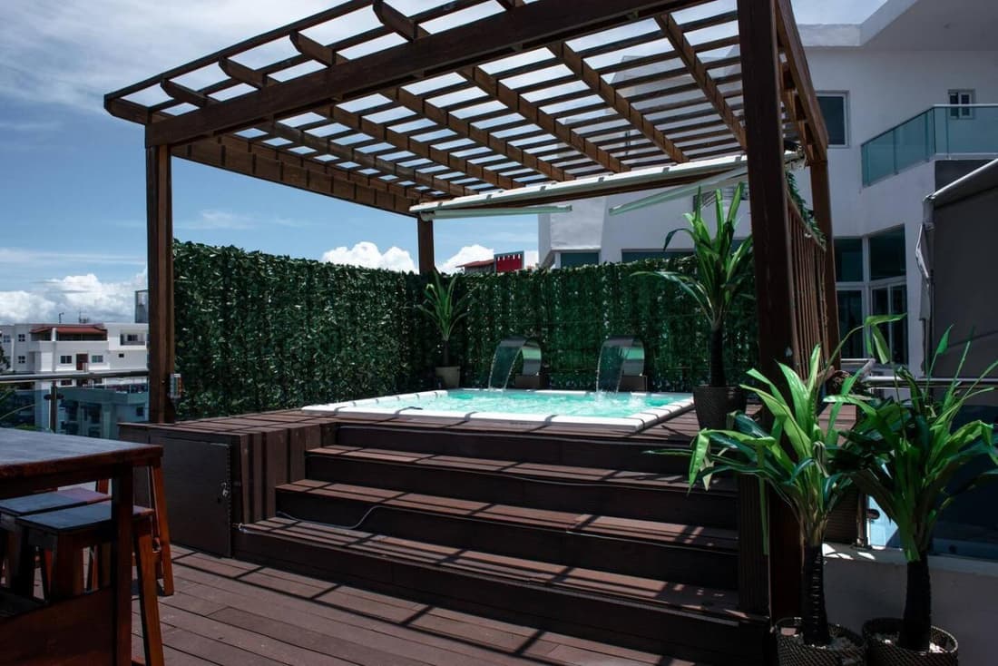 8-Bedroom Penthouse with Private Jacuzzi & Rooftop