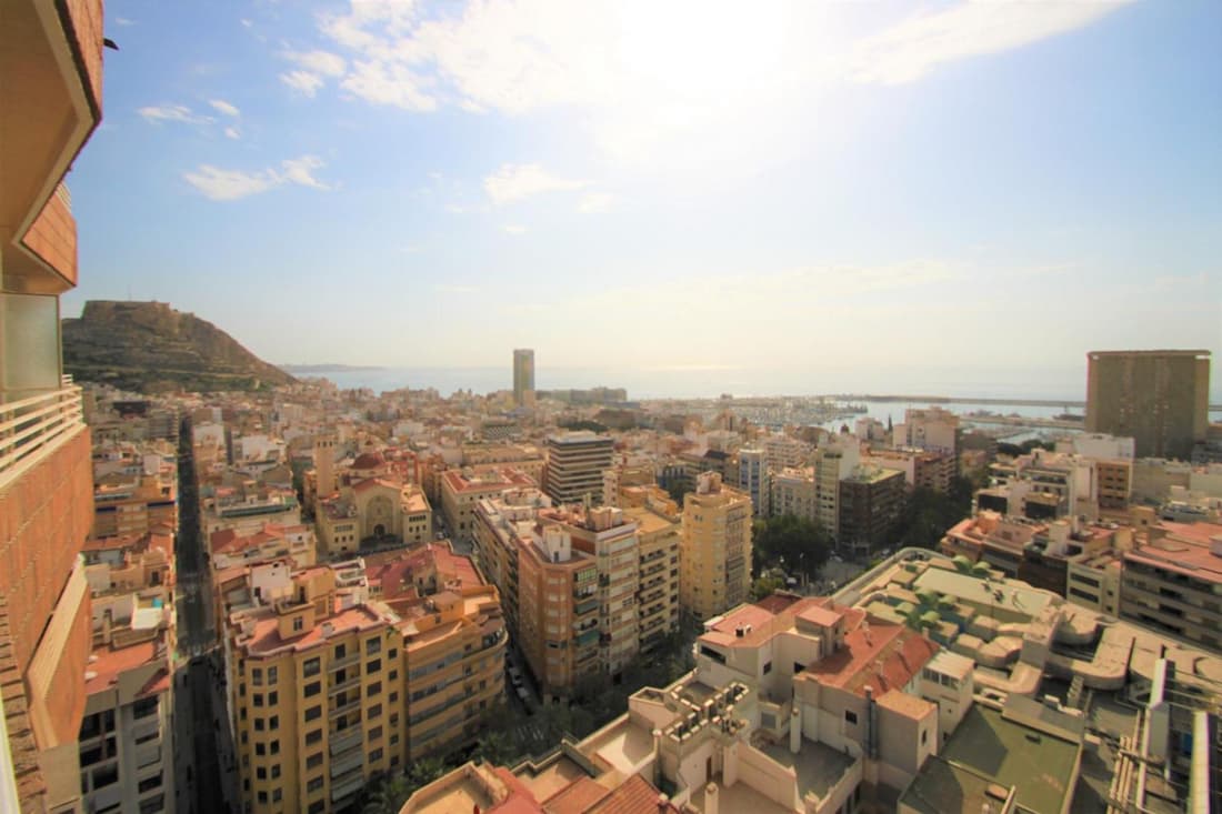 Estudio CasaTuris en planta 18 en pleno centro de Alicante A106