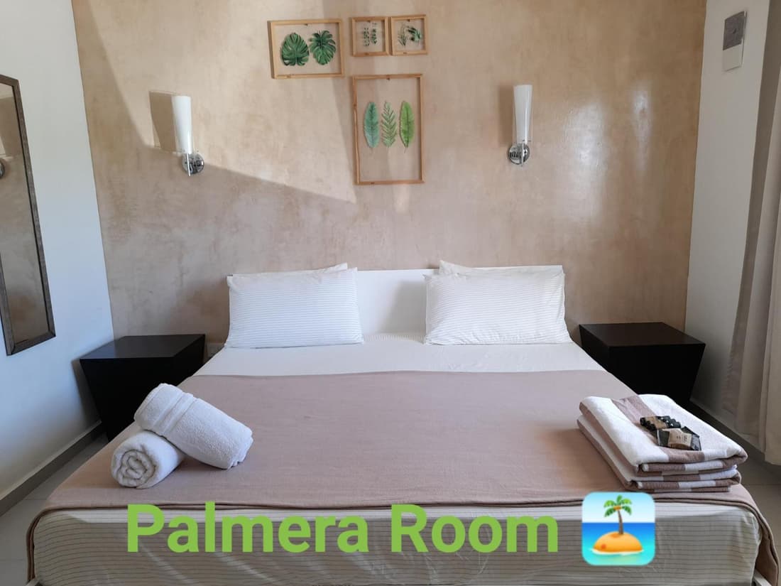 Casa Linda Isla-Room Palmera-Shared Pool