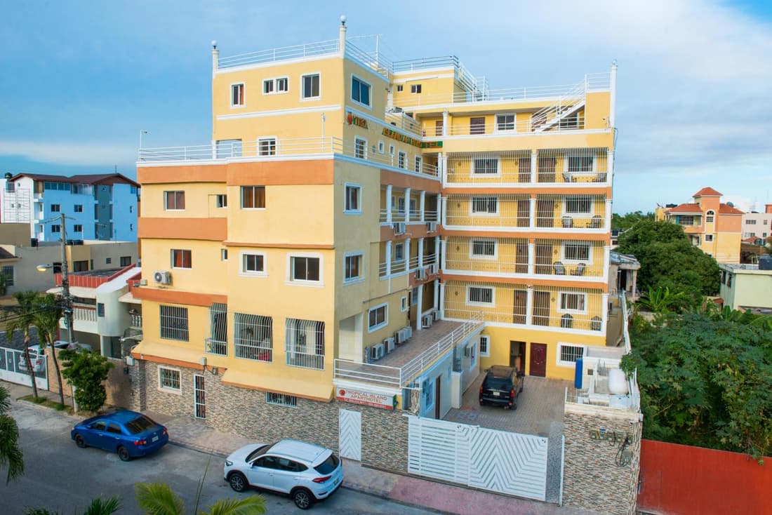 Spacious 2Br 1Bath Apartment Terrace & Street View