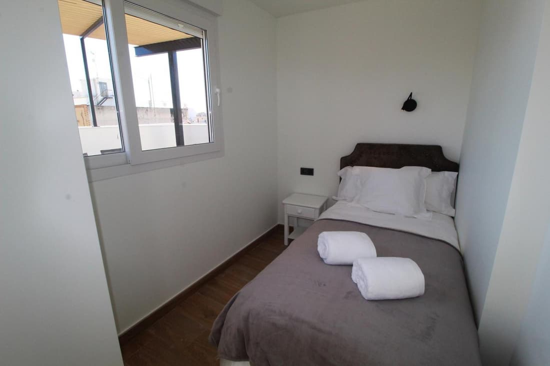 Atico loft de lujo con terraza espectacular y vista a los 2 castillos