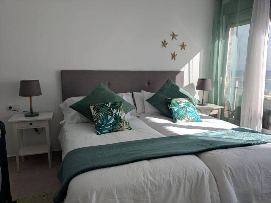 Apartamento con vistas al mar primera linea de playa del Postiguet