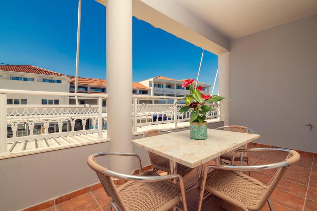 Avouris 2 Bedroom Apartment & Studios