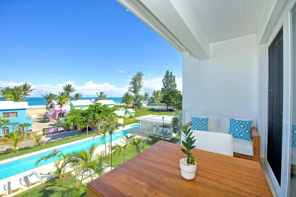 Amazing ocean view apartment with grand pool