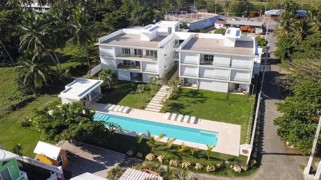 Amazing ocean view apartment with grand pool