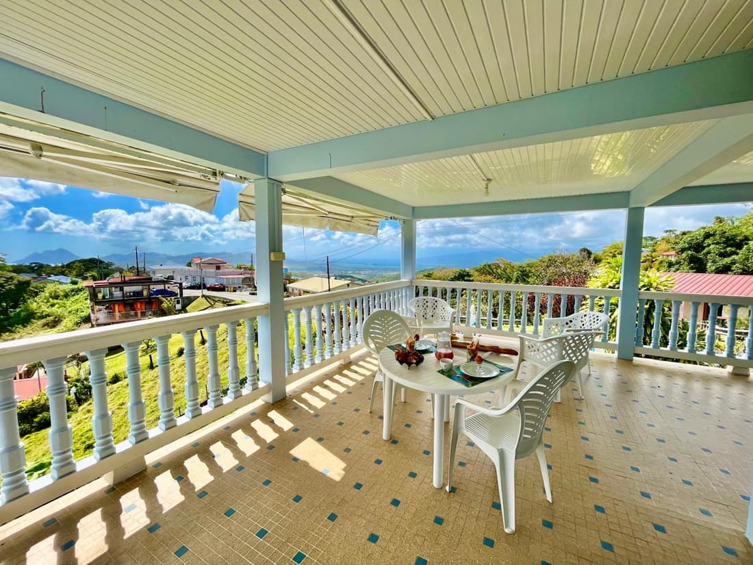 Cheerful 3 bedroom home with stunning views