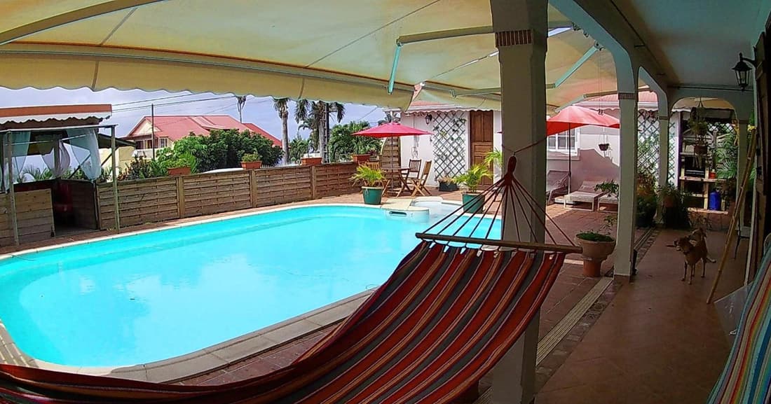 Agréable chambre indépendante avec sa SDB son carbet-cuisine et piscine