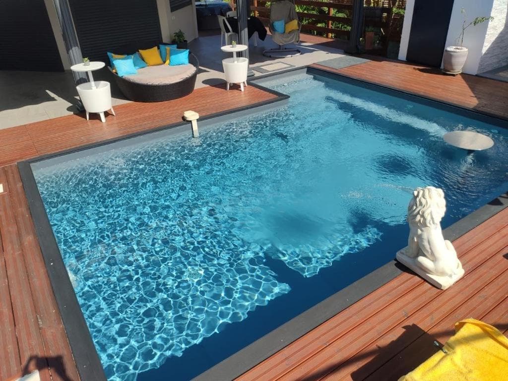 MALAKA F1 TOUT CONFORT Le Moule avec Piscine