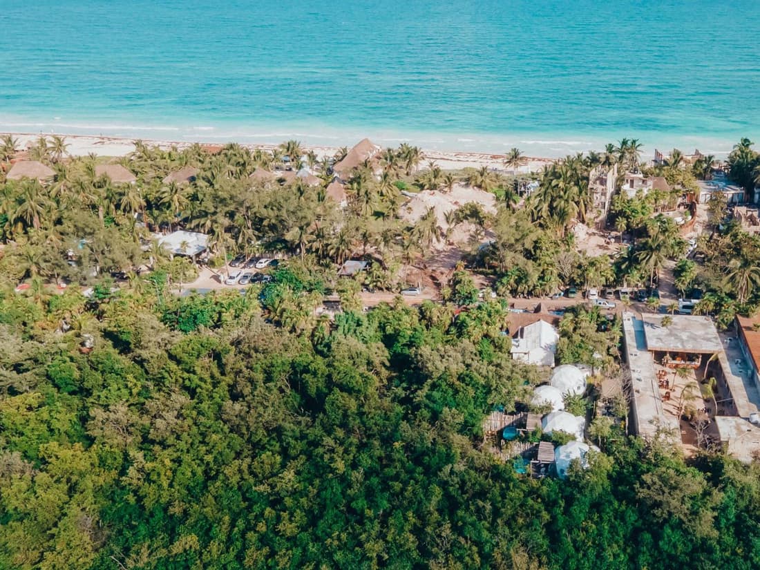 Cozy room near the beach, party zone
