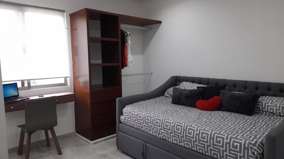 Gorgeous Apartment HOEStel Long Island!