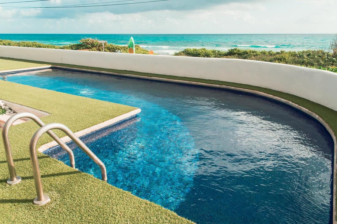 Villa with ocean view, pool, restaurant and rooftop