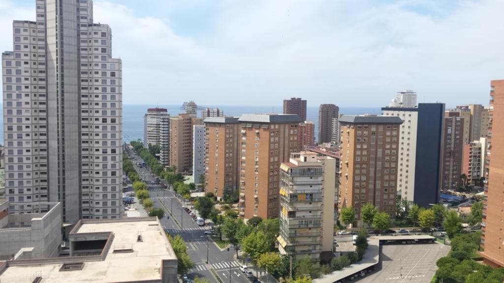 APT ALHAMBRA CON AIRE ACOND, 3 hab, ZONA PLAYA de LEVANTE-PISCINA-WIFI, parking suplem