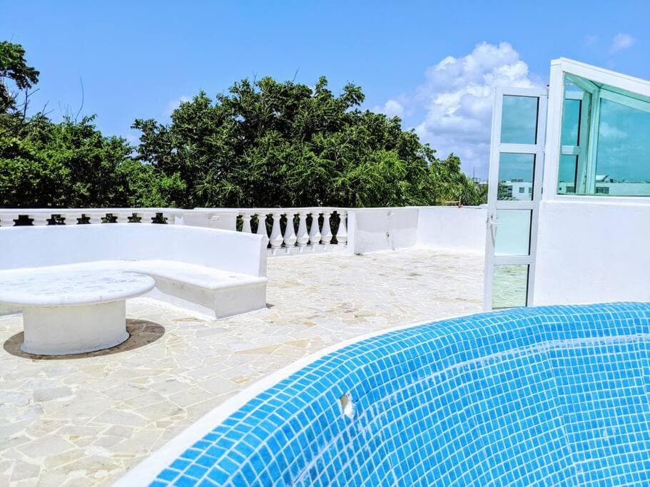 9br 6ba Large groups! Best location in town Walk to beach, 5th ave Cozumel ferry, shopping, nightlife! Roof plunge pool!! Castillo Playacar Fase 1 25max