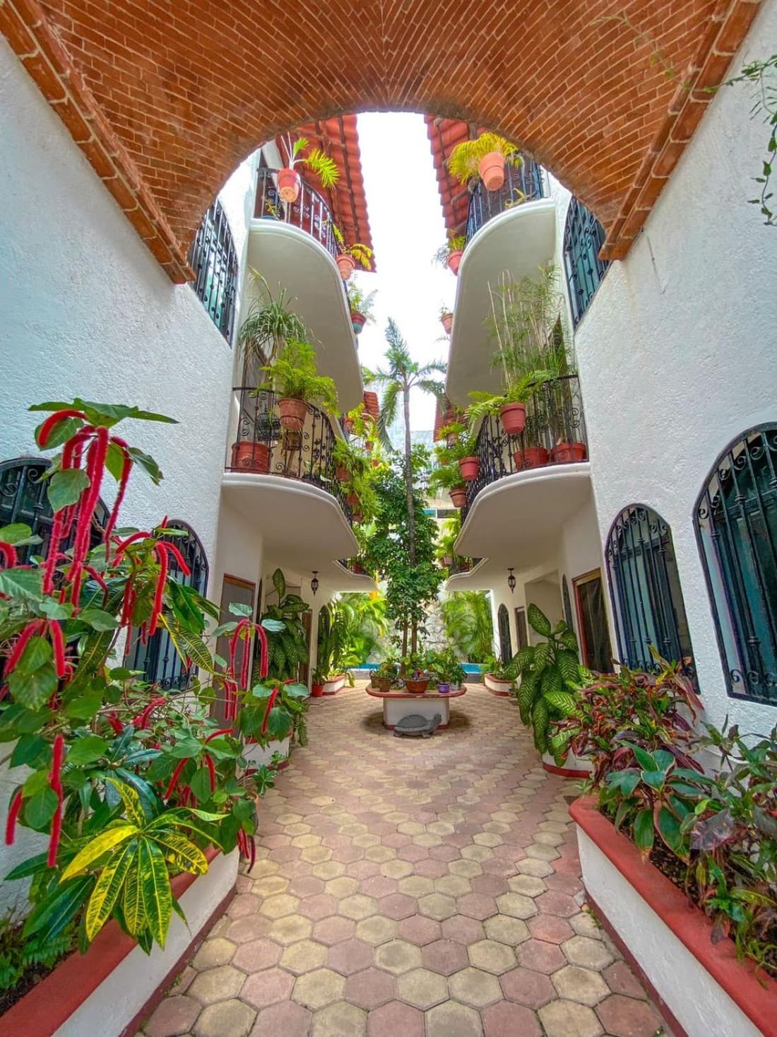 Apartment w/ PRIME location Mexican Colonial style