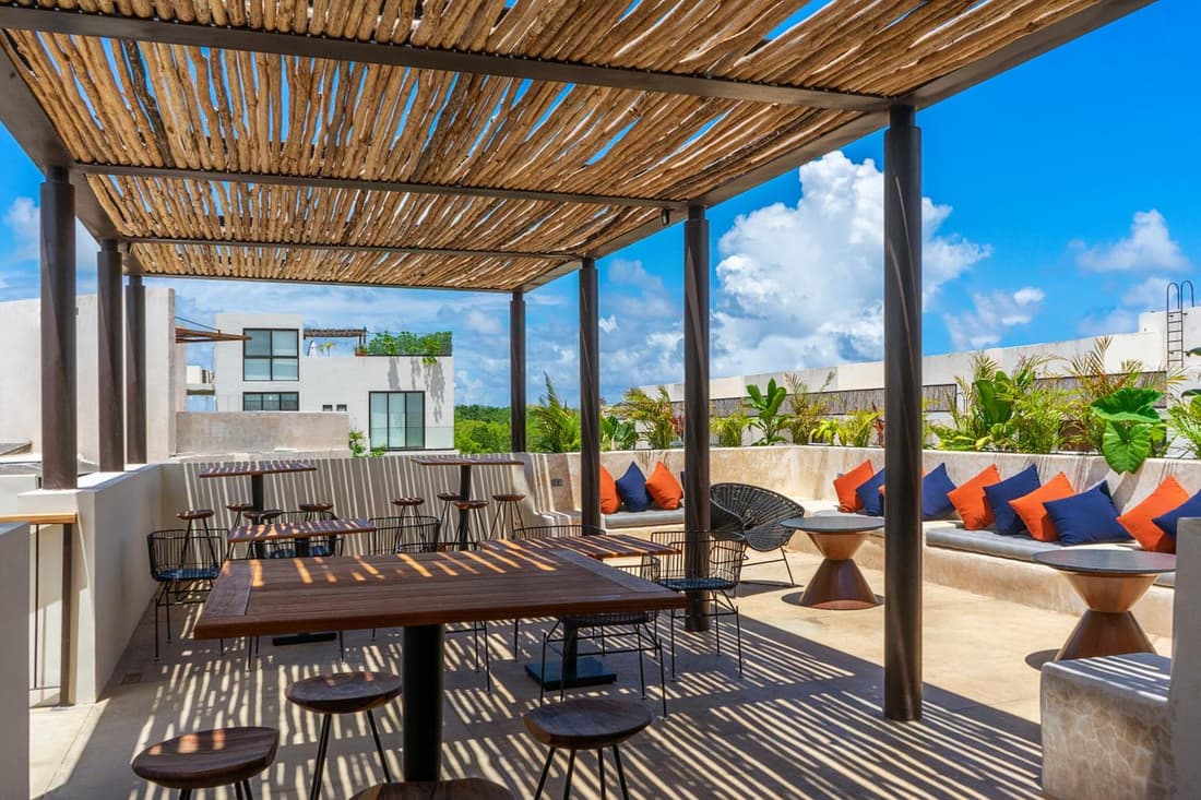 Premium Studio with Direct Pool Access Near Calle 7