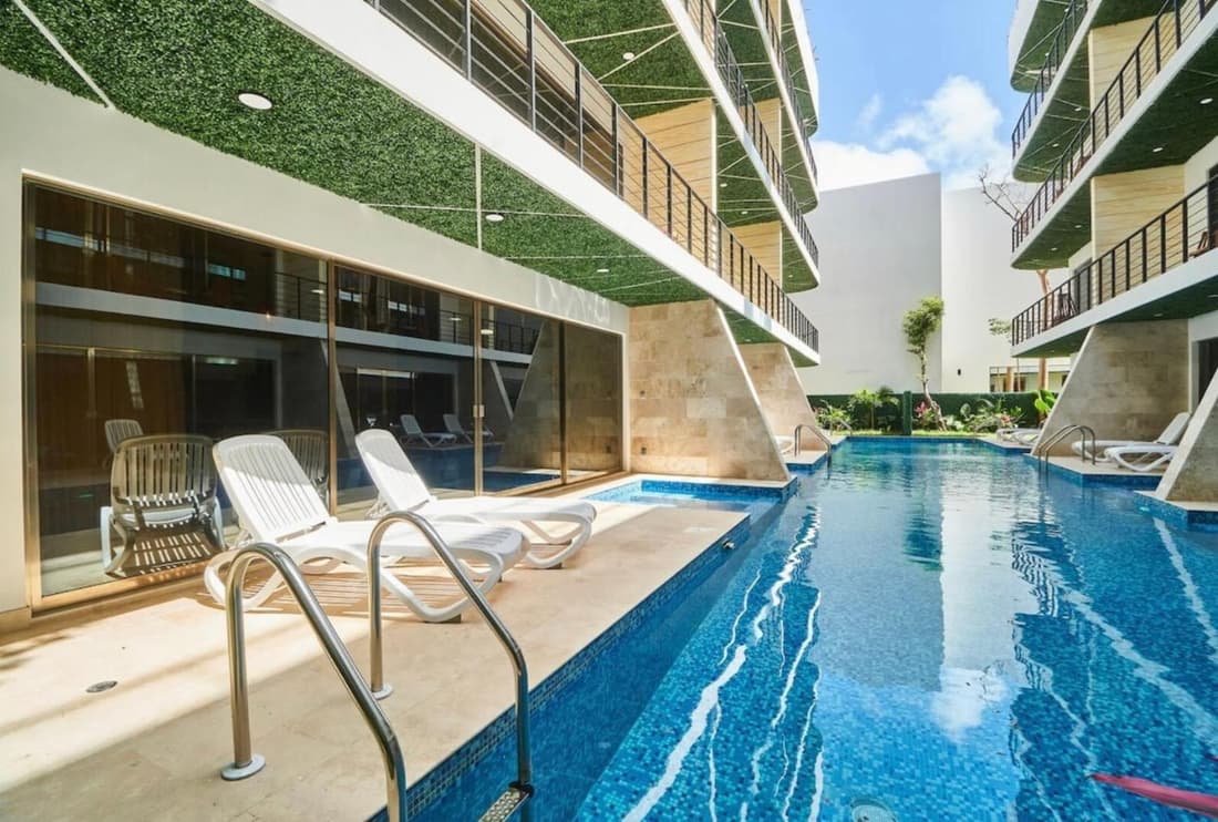 Sherlock - Swim up Suite & Gym & Beach Club Access