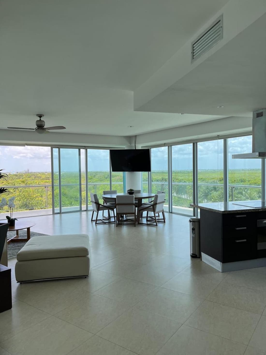 Beach, pool 3BR Apartment - 8 guests