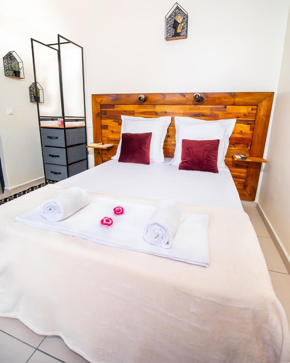 Évasion en Plein Cœur de Port-Louis Studio avec Piscine, Jacuzzis, Sauna, Tapas & Mocktails