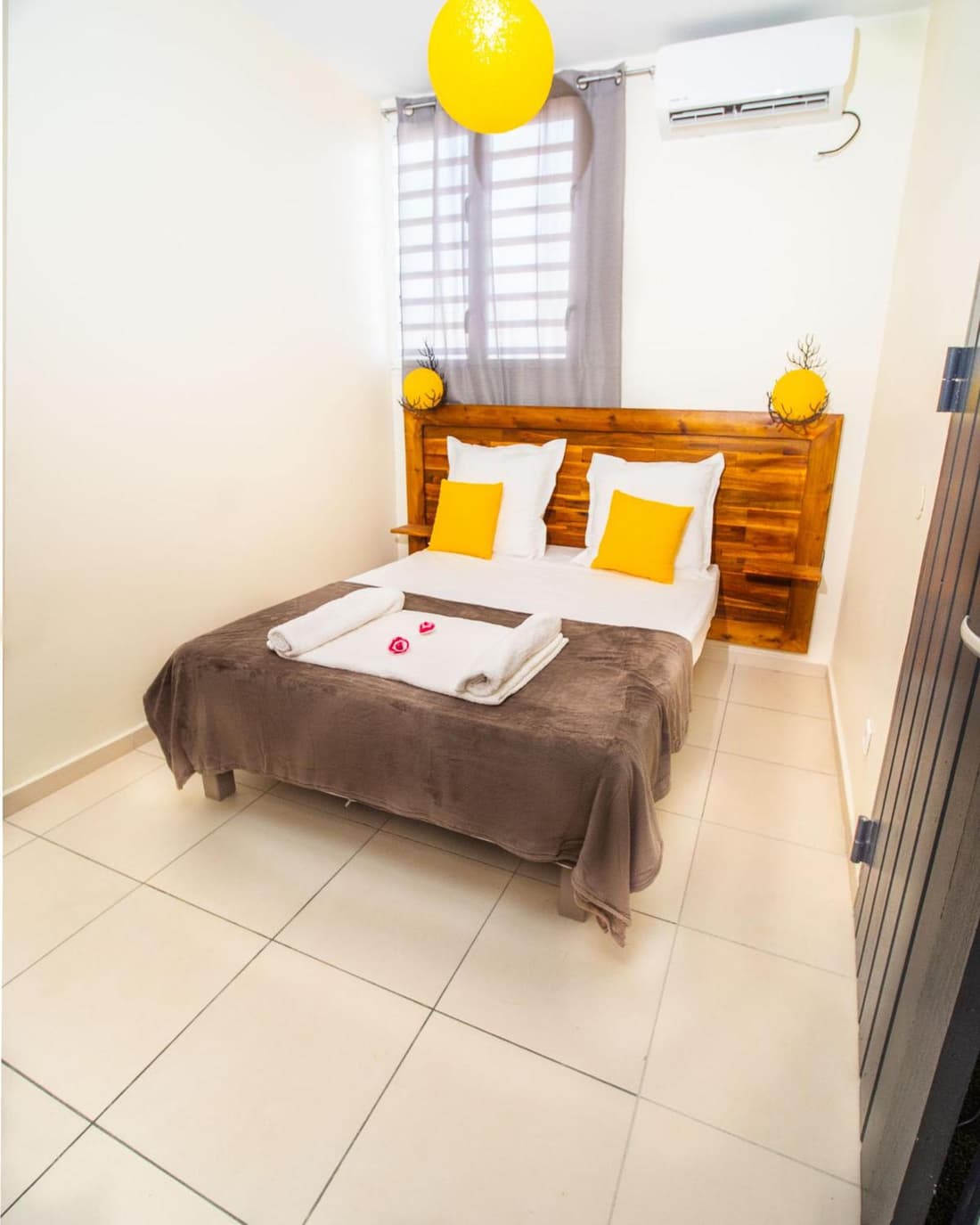 Évasion en Plein Cœur de Port-Louis T3 avec Piscine, Jacuzzis, Sauna, Tapas & Mocktails