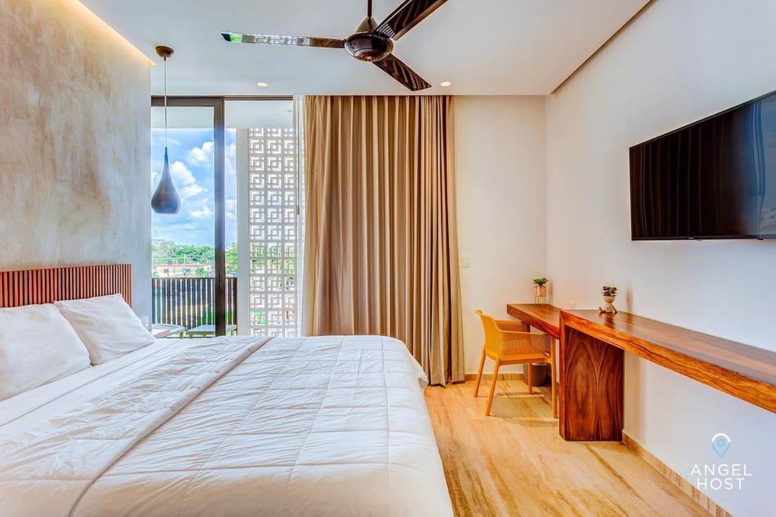 Chic Condotel with Roof Pool 10-Min Walk to Beach