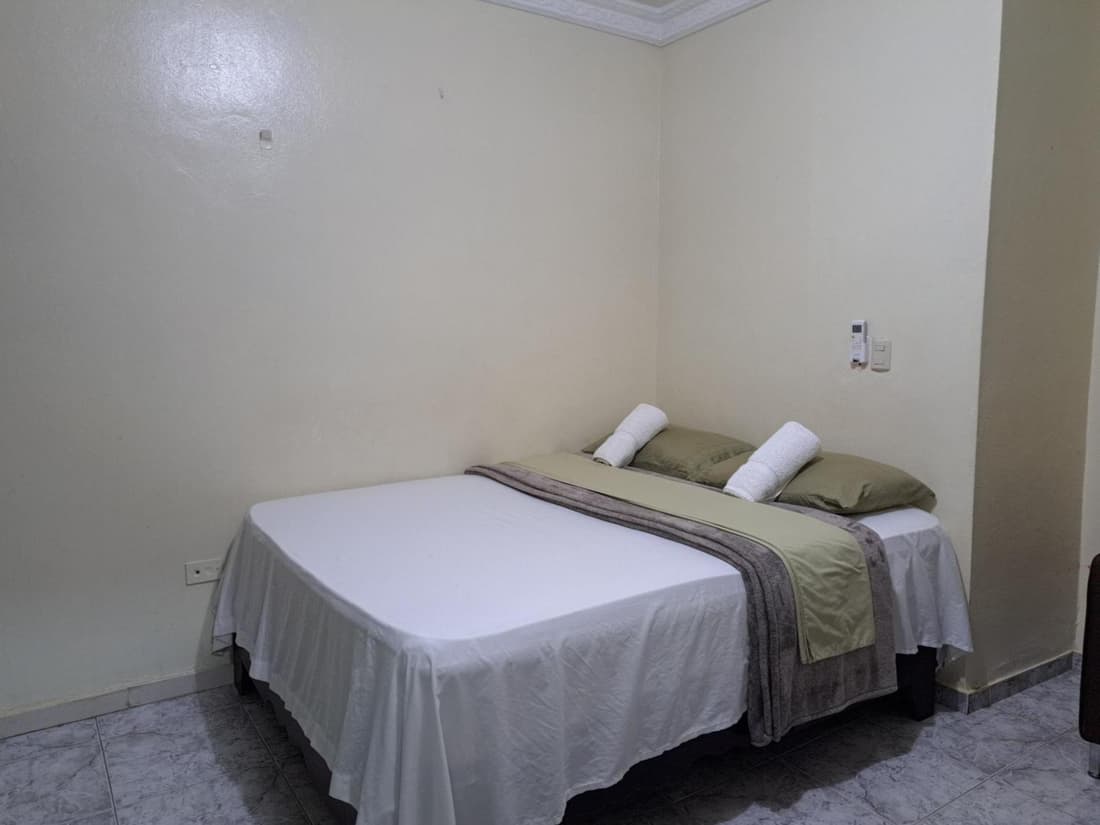 Sunset Single Room Near Airport Wi-Fi & Parking