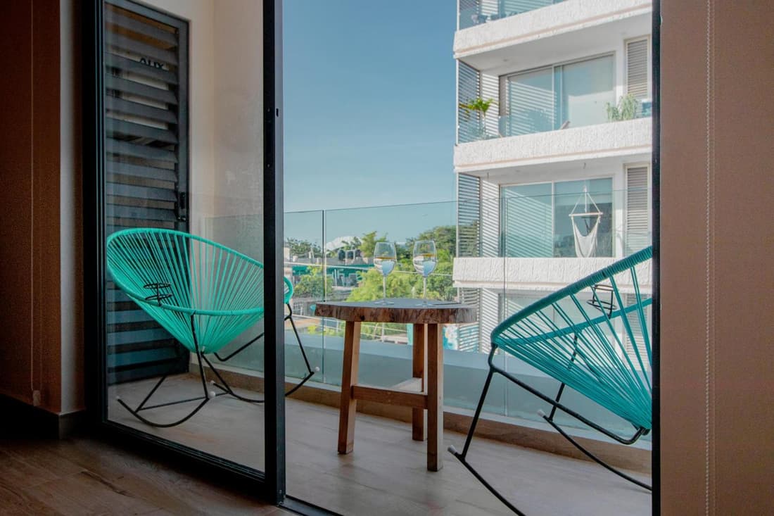Condos with ocean view pool in Av 10 & 60 street