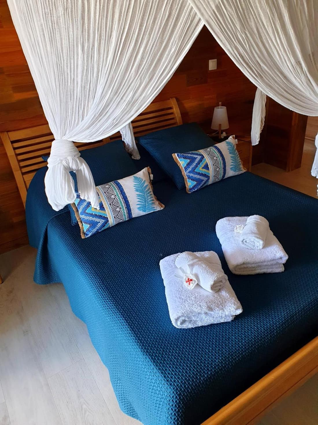 Gîte 4 étoiles, la Vieille Sucrerie St Claude Guadeloupe, Jacuzzi Spa privatif, vue exceptionnelle sur la mer des Caraïbes