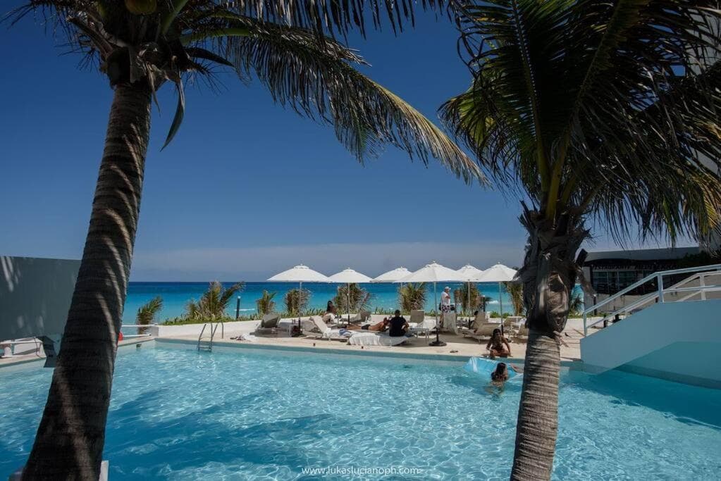 Exclusive studio on the beach, minimalist, gym, pool, jacuzzi, balcony