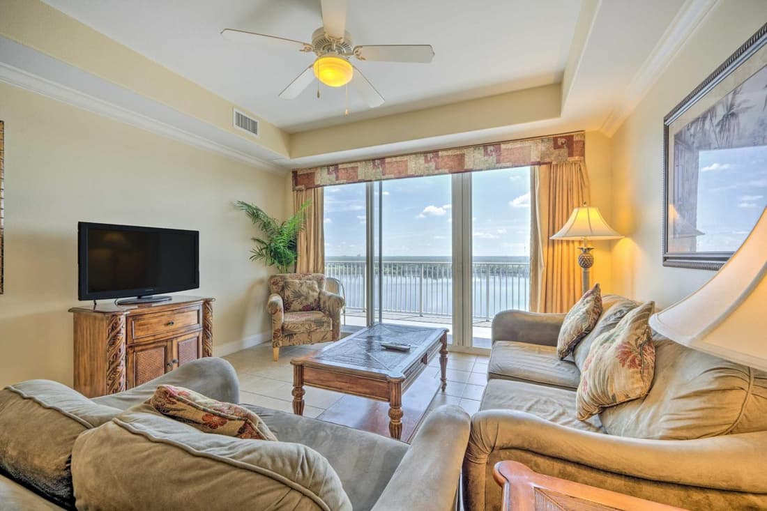 1 Mi to Disney: Condo w/ Water-View Balcony!