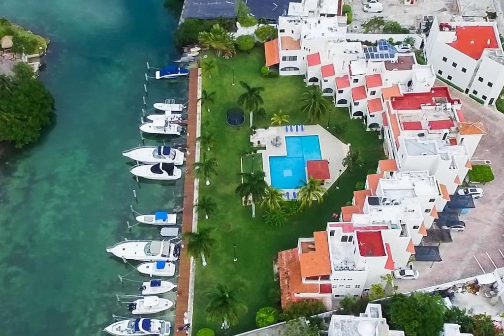 Charming Lagoon front Villa by CASA PARAISO