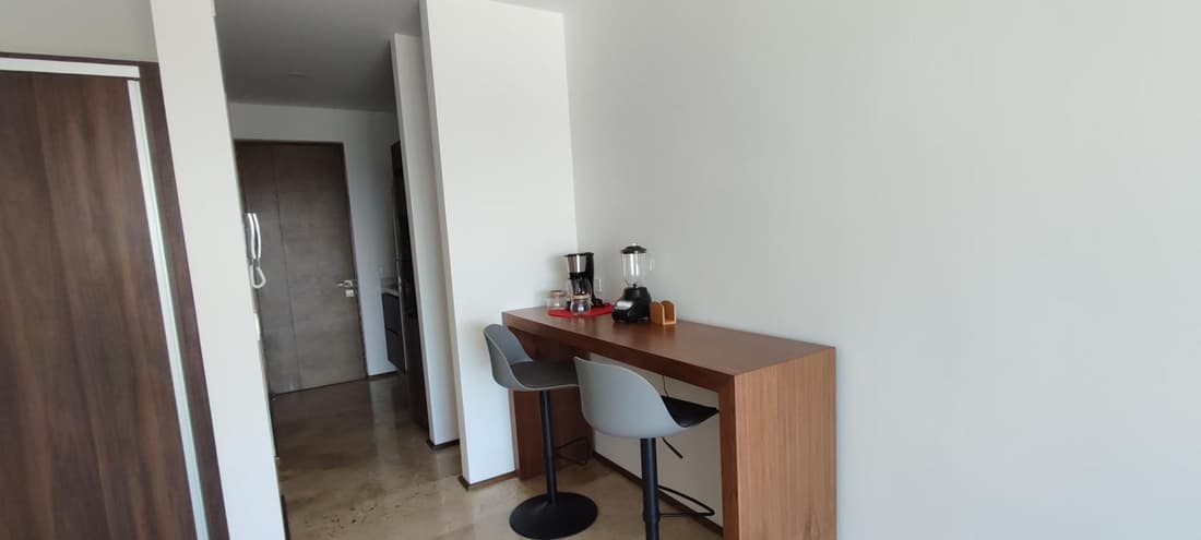 Menesse mitdtown2 , AVE 25TH
