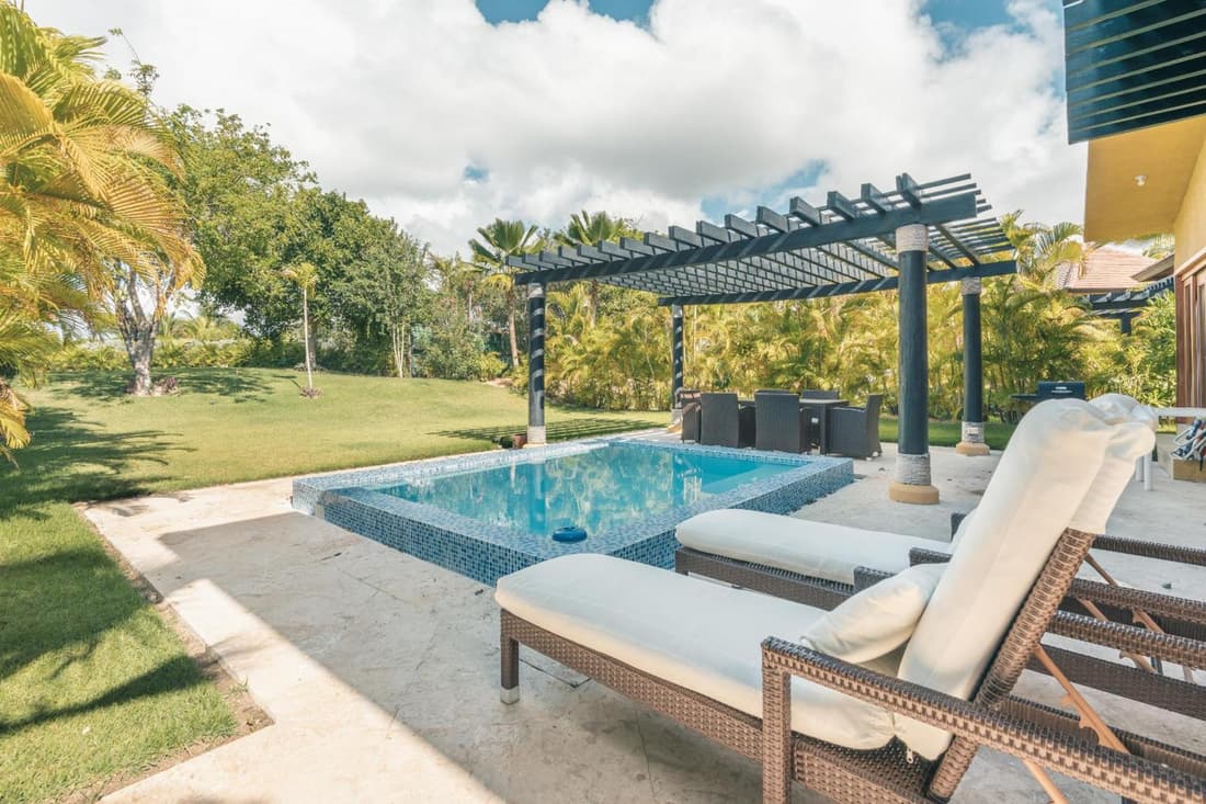 Fabulous villa with picuzzi at Green Village B843