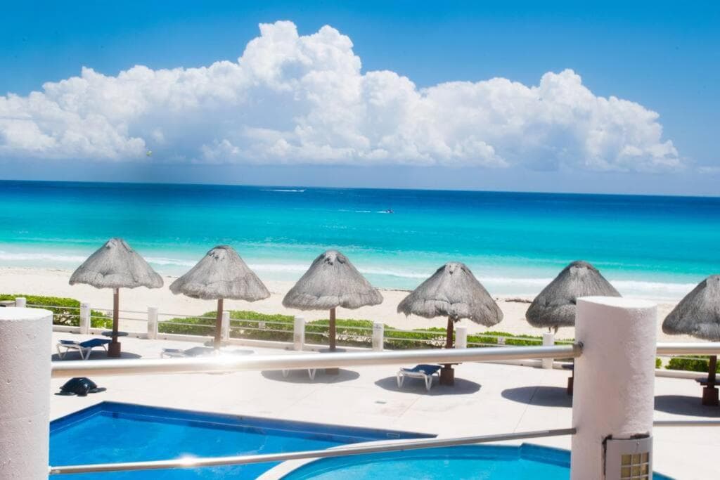 Ocean front Villa Marlin, best location in hotel zone #109
