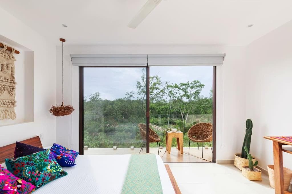 ZAAZIL, JUNGLE VIEW & GREAT POOL 100MB FIBER WIFI!