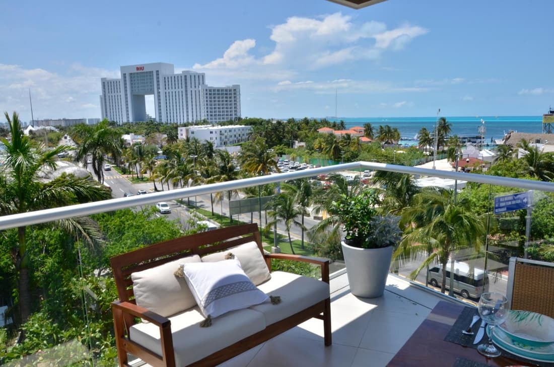 TAKH Sea View Apartment
