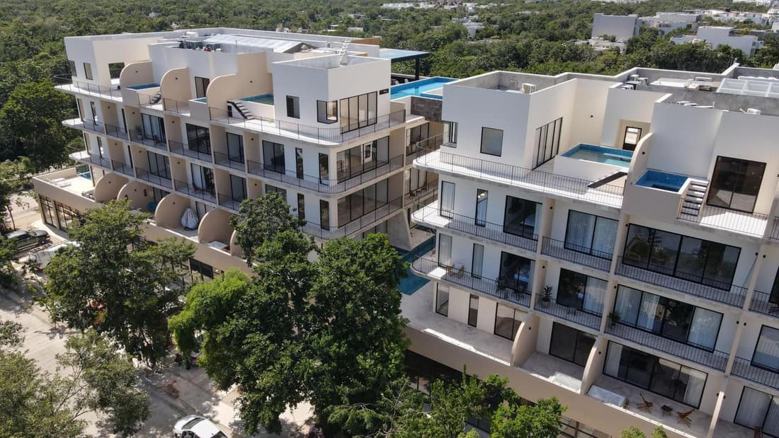 2BR with Fast WiFi BIKES, Rooftop, Pool, and Gym