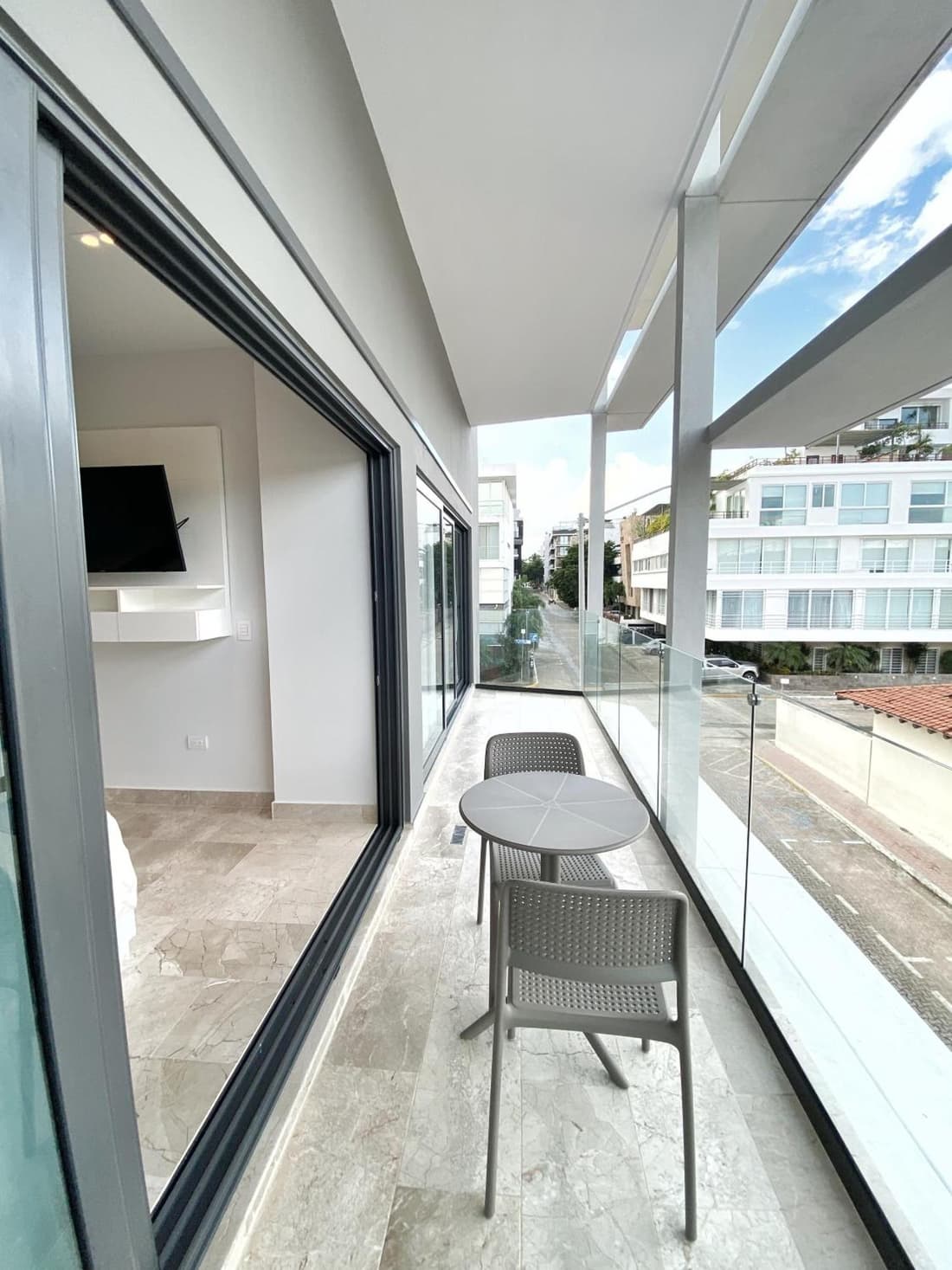 1BR condo de lujo a pasos del mar y de la 5ta avenida