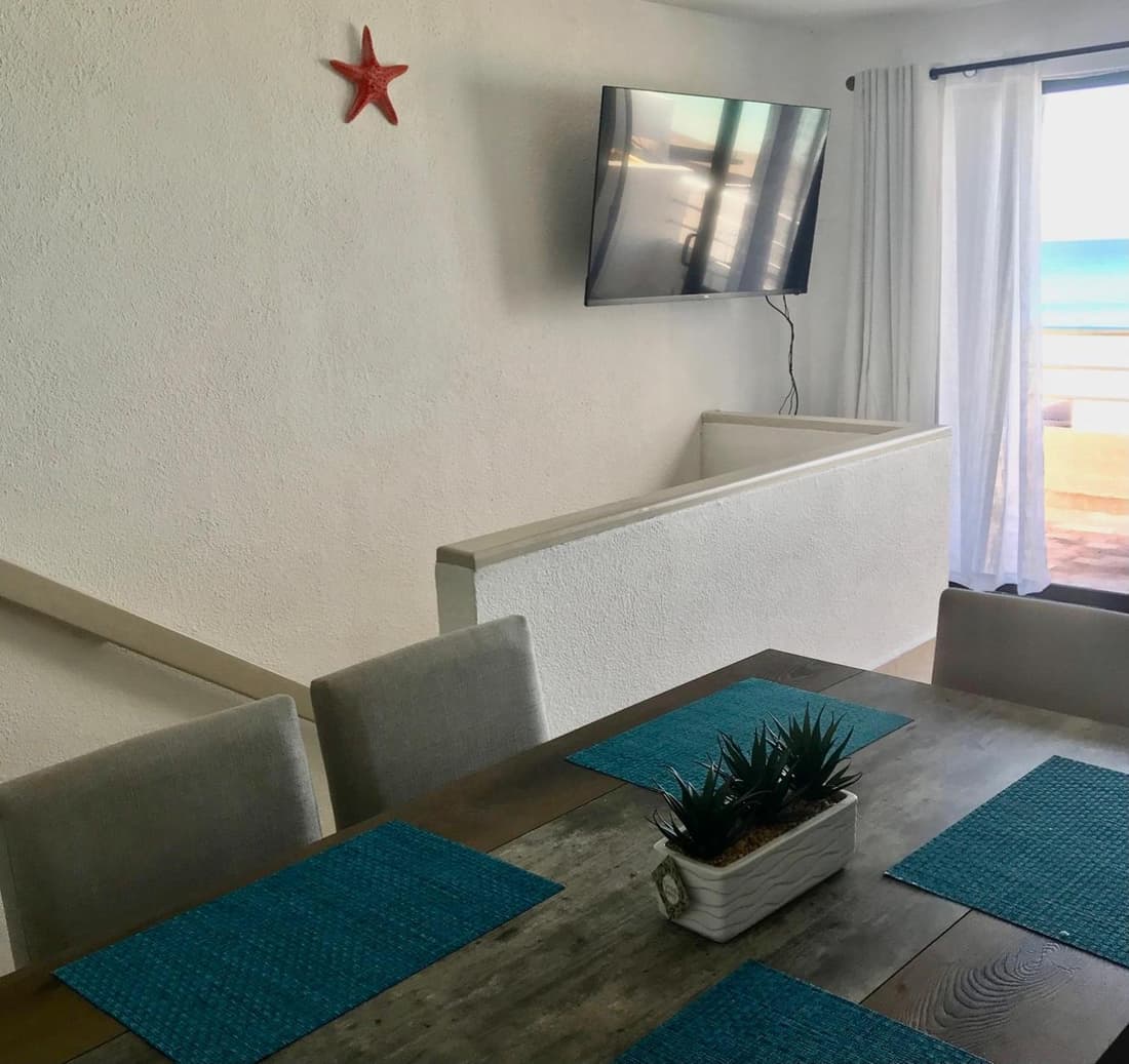 Cancun Hotel Zone, Beachfront 2 BR Apartment - Prime Location