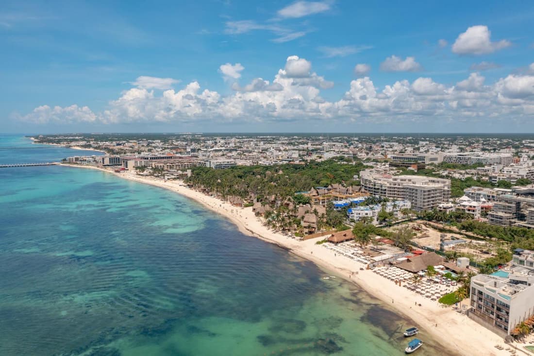 Bahay Condos steps from the beach and 5th ave