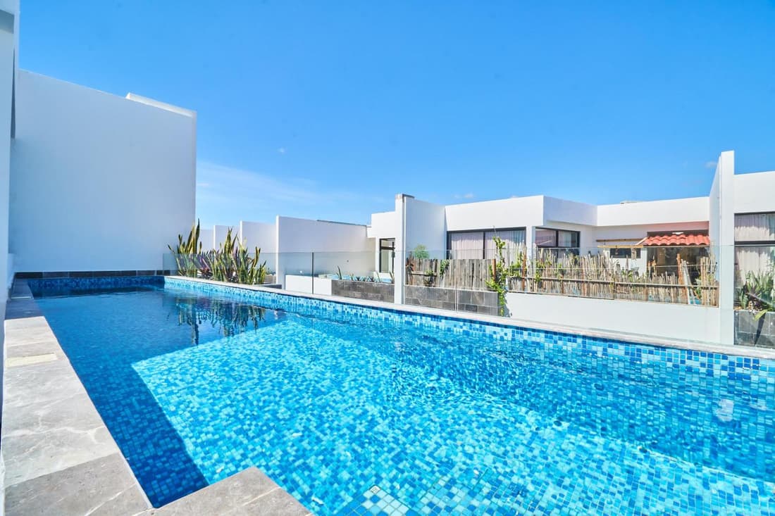 Luxury 2 Story Penthouse with Private Pool, Gym & Rooftop