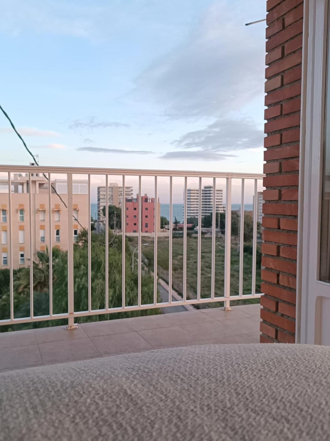 California Suite - All-day Sunny 2-Bedroom Apartment
