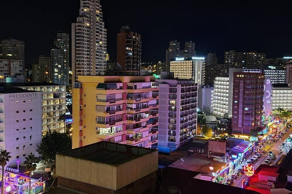 Gerona apartment on the Strip with pool & parking