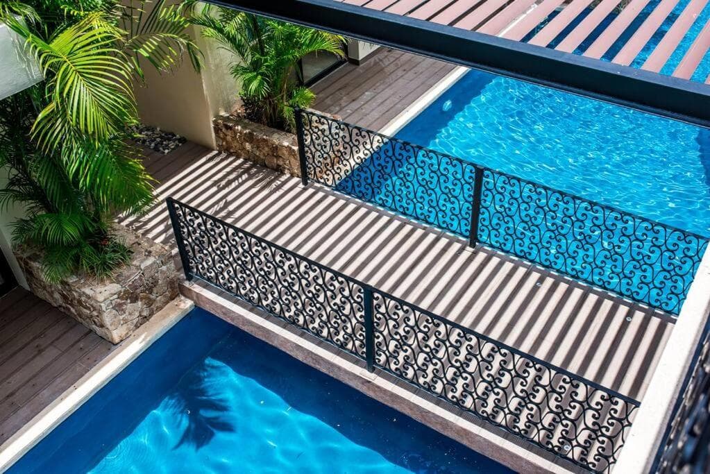 Chic Rooftop PH, private pool, 1mi from the beach