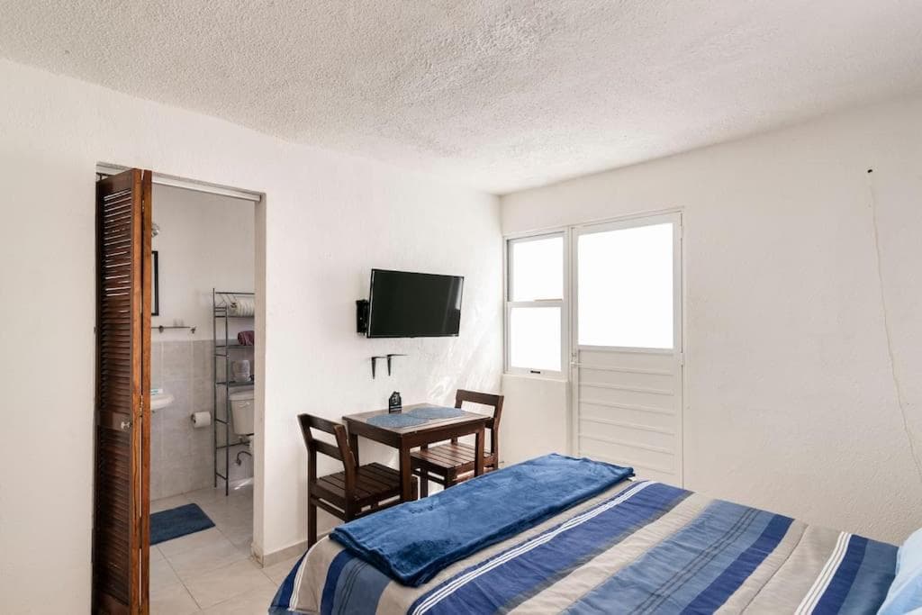 Micro Studio perfect for backpackers, couples, 3 min drive to Playa El Nino