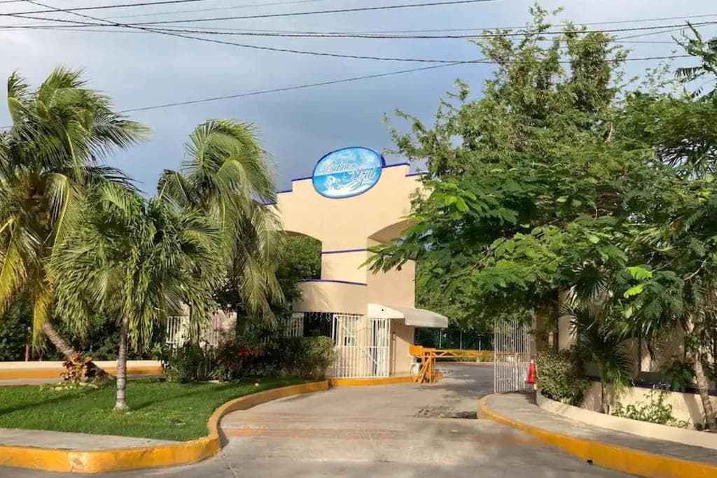 Micro Studio perfect for backpackers, couples, 3 min drive to Playa El Nino