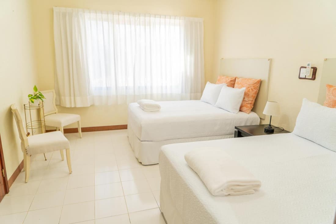 Magnifica Villa Palmeras luxurious 4 Br 6 Bds 4 Ba private pool lagoon front super fast Wifi