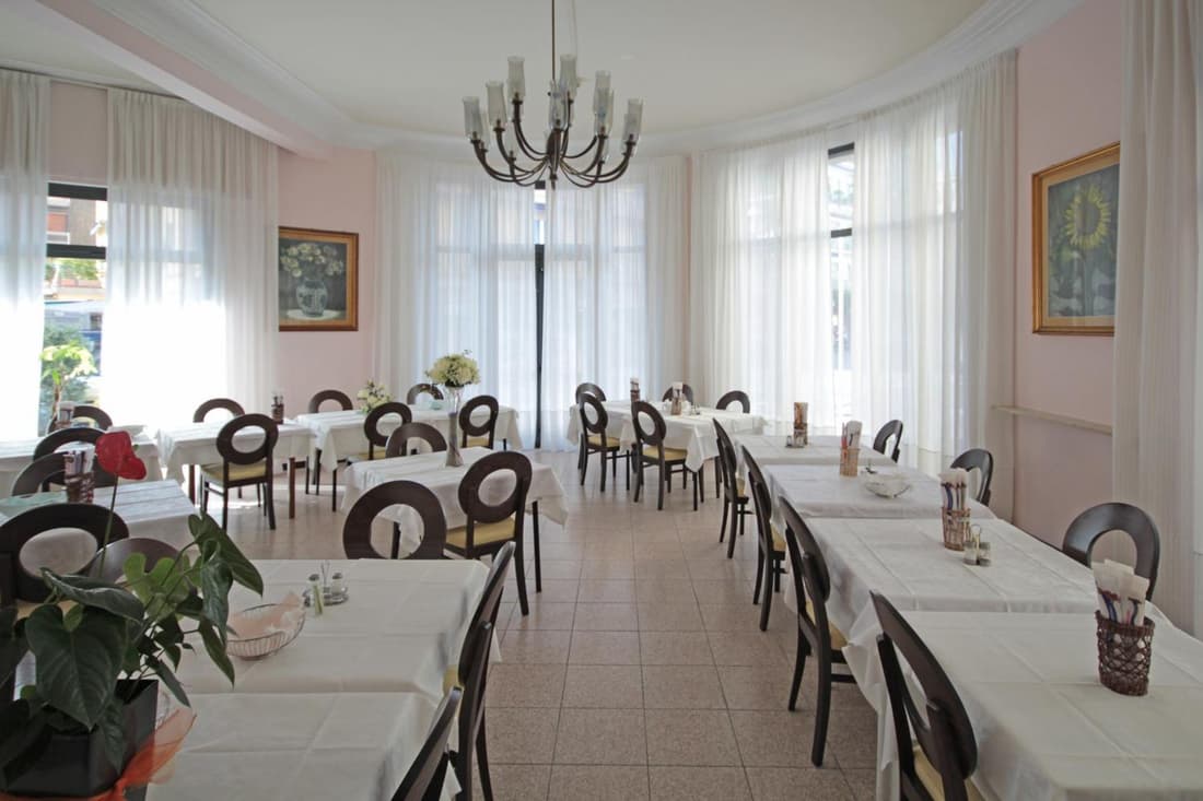 Hotel Mignon 50 MT DALLA SPIAGGIA E DALL'ISOLA PEDONALE
